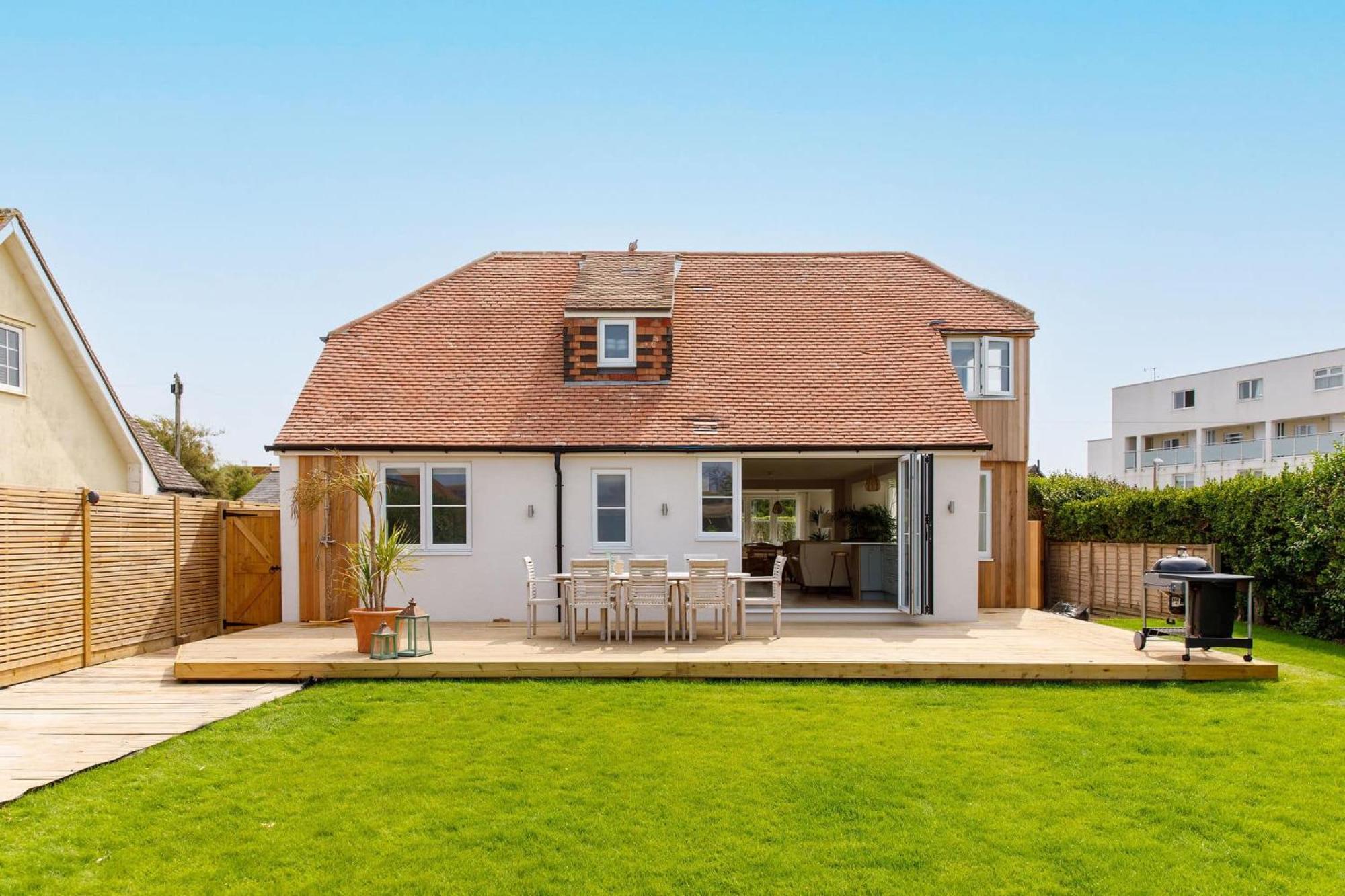 Mariners: Stylish Beachside Getaway With Sea Views Сasa de vacaciones