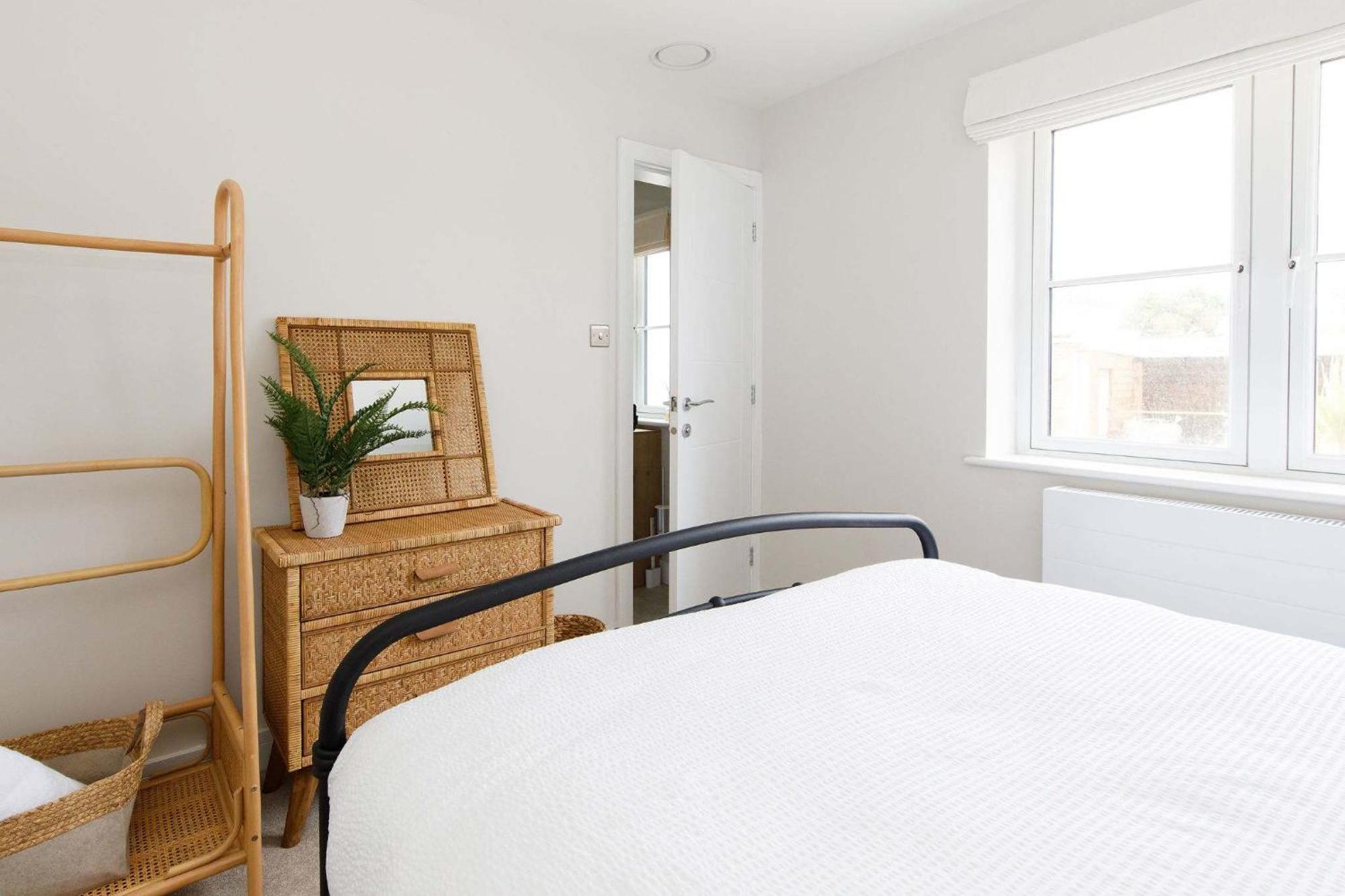 Mariners: Stylish Beachside Getaway With Sea Views East Wittering