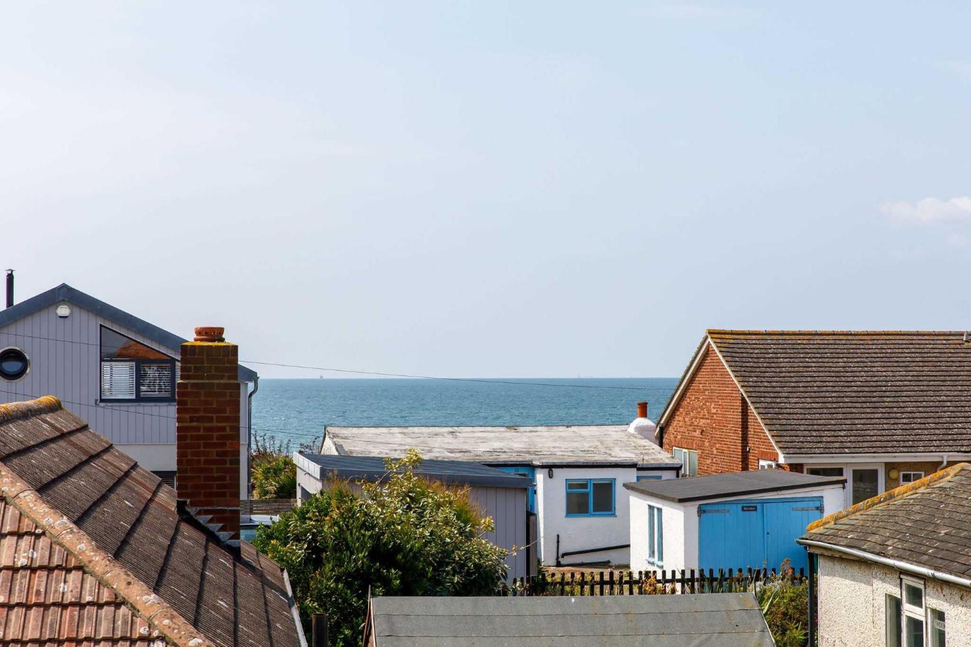 Mariners: Stylish Beachside Getaway With Sea Views East Wittering